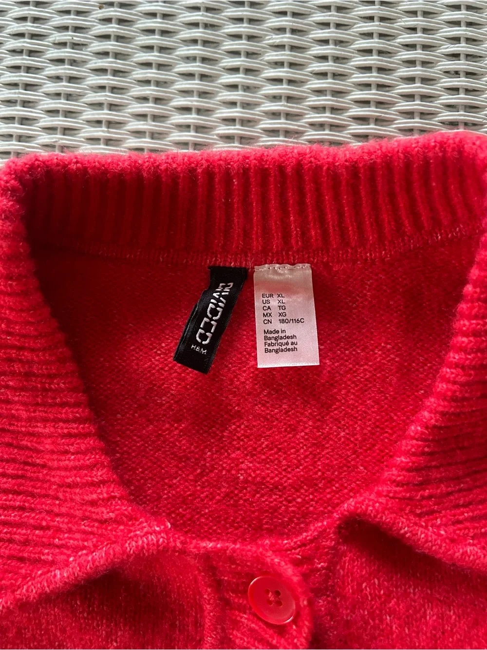 H&M Red Short-Sleeve Buttoned Knit Cardigan - Picture 4 of 4